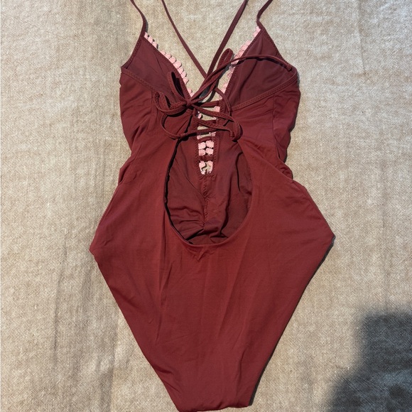 BECCA one piece - Picture 6 of 6